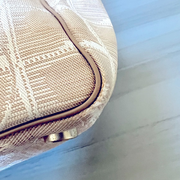 ❤️Authentic CHANEL Tote❤️ - Picture 9 of 16